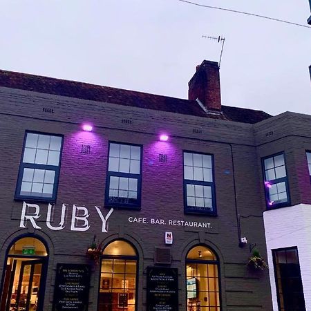 Oyo Ruby Pub & Hotel Μπράιτον Εξωτερικό φωτογραφία