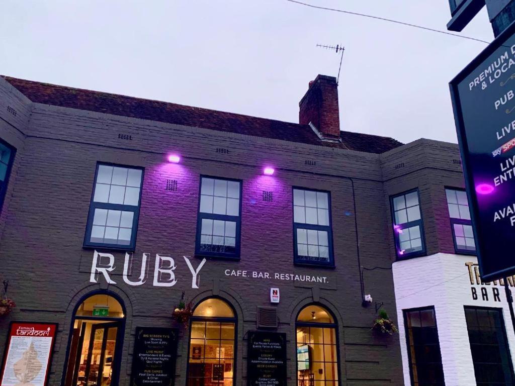 Oyo Ruby Pub & Hotel Μπράιτον Εξωτερικό φωτογραφία