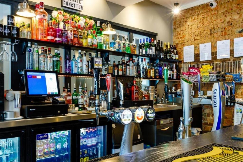 Oyo Ruby Pub & Hotel Μπράιτον Εξωτερικό φωτογραφία