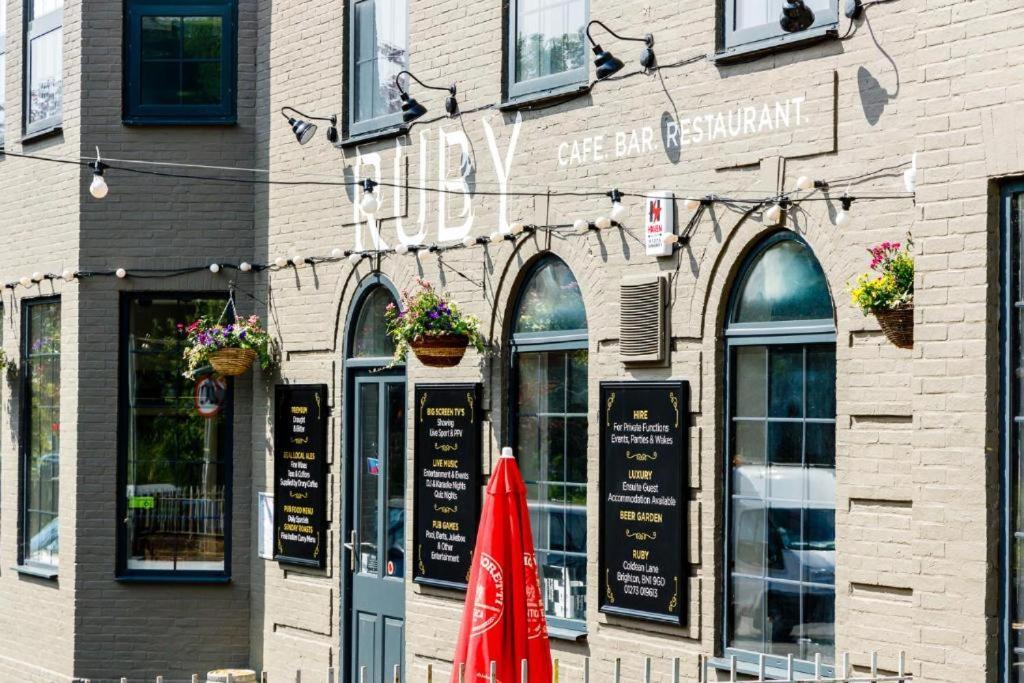 Oyo Ruby Pub & Hotel Μπράιτον Εξωτερικό φωτογραφία