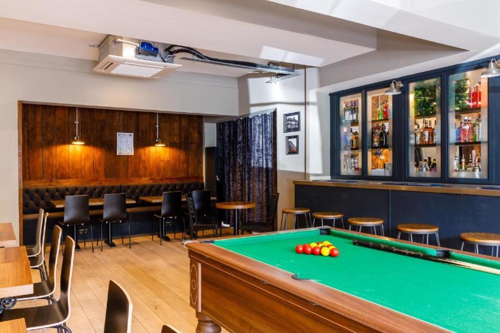 Oyo Ruby Pub & Hotel Μπράιτον Εξωτερικό φωτογραφία